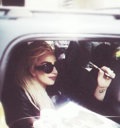 Top 50 Celebrities who vape - Lady-GAGA