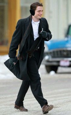 Top 50 Celebrities who vape - robert pattinson