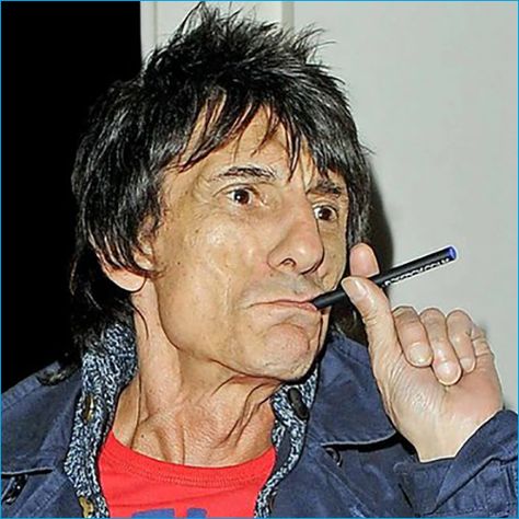 Top 50 Celebrities who vape - ronnie wood