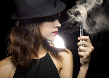 how do vapes and e-cigarettes work