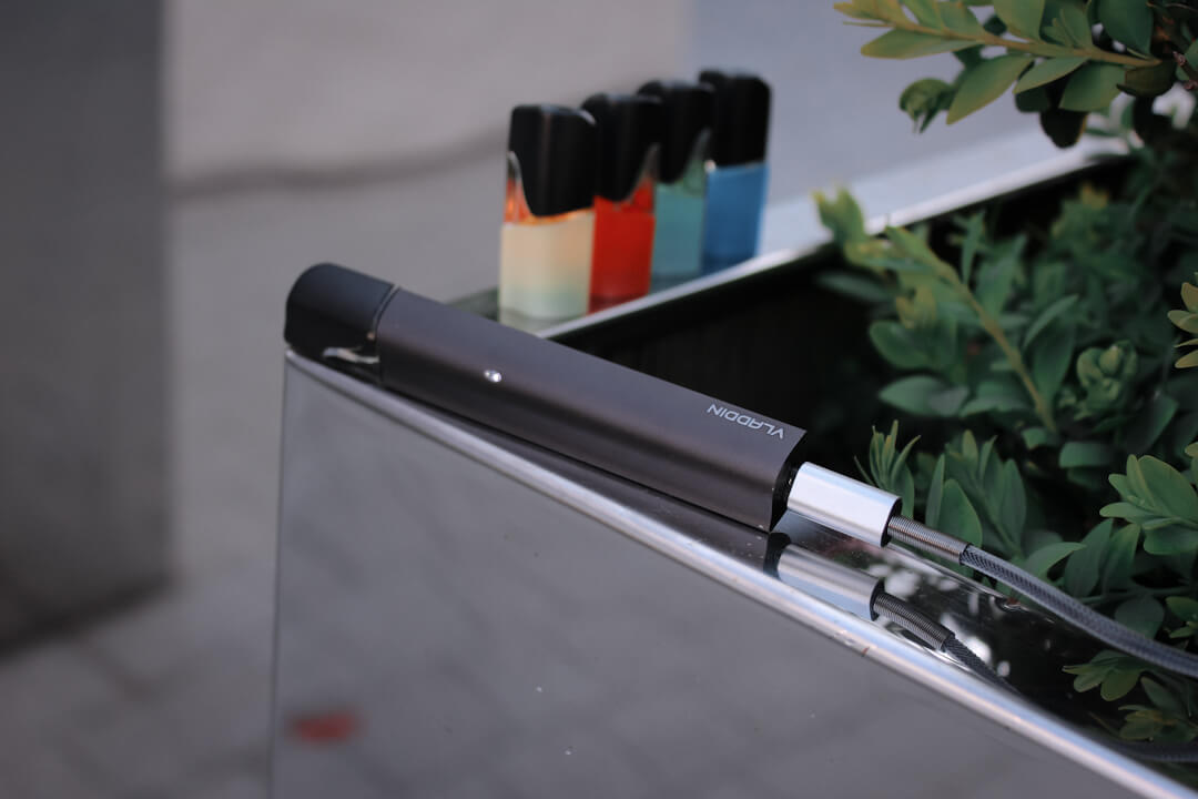 Vladdin Pod Review - The Battery