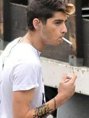 Top 50 Celebrities who vape - zayn-malik